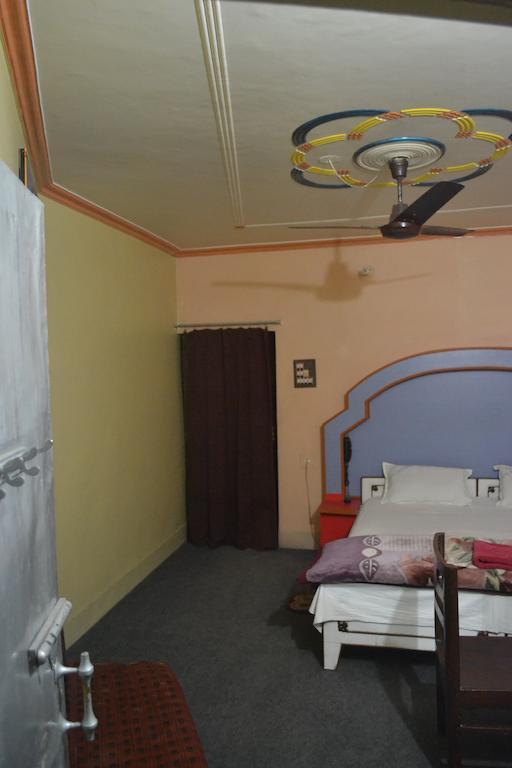 Hotel Sandeep Waranasi Pokój zdjęcie